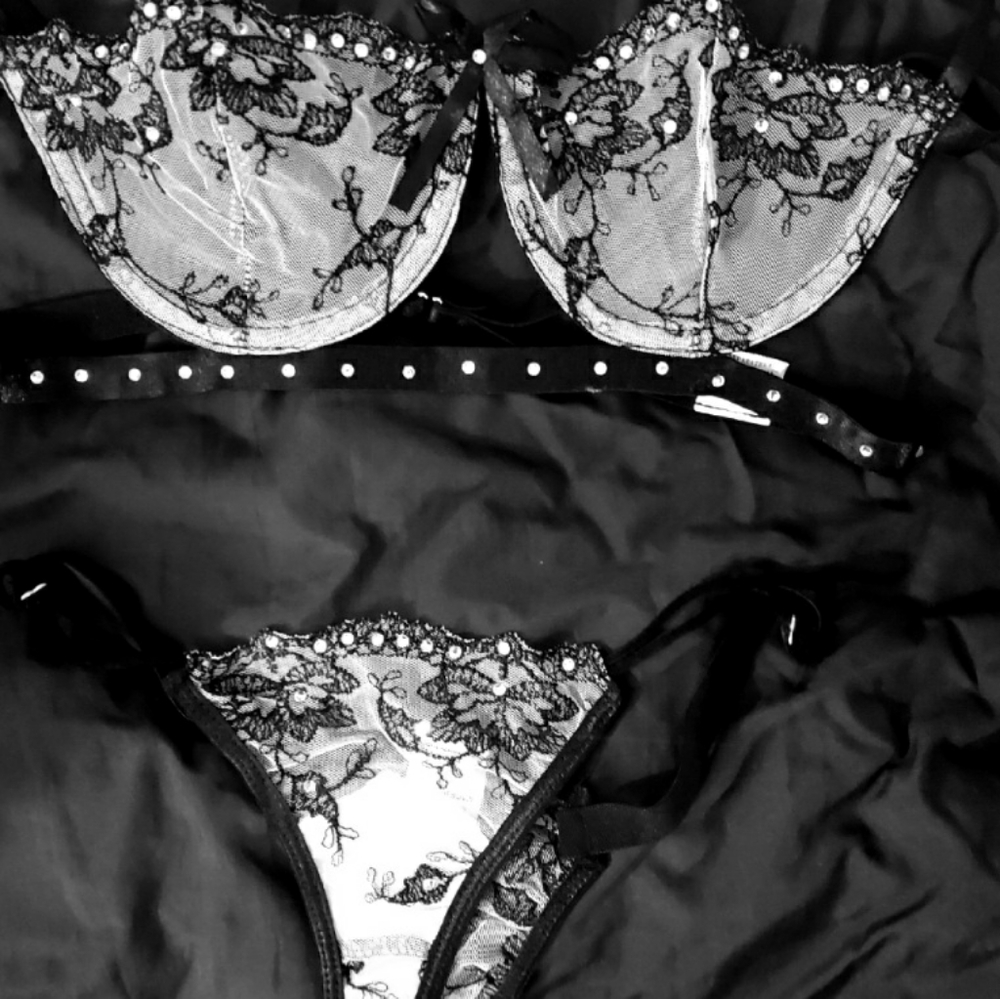 Beautiful linger set